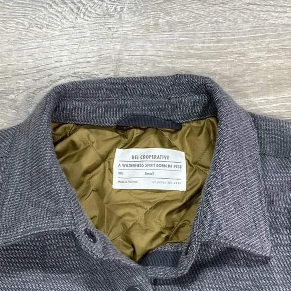REI‎ Co-op Jacket Mens Small Gray Herringbone Quilted Snap Shirt Lined Insulated - Picture 2 of 10